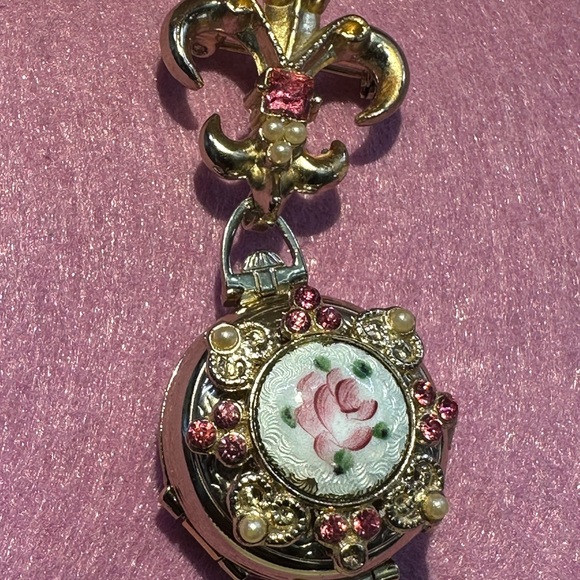 BROOCH: Rare vintage Pegasus, coral gold tone, rose, pink, locket, one of a kind - Picture 17 of 17